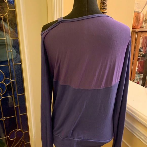 Isometrical medium purple dance shirt, workout ! - Picture 6 of 6